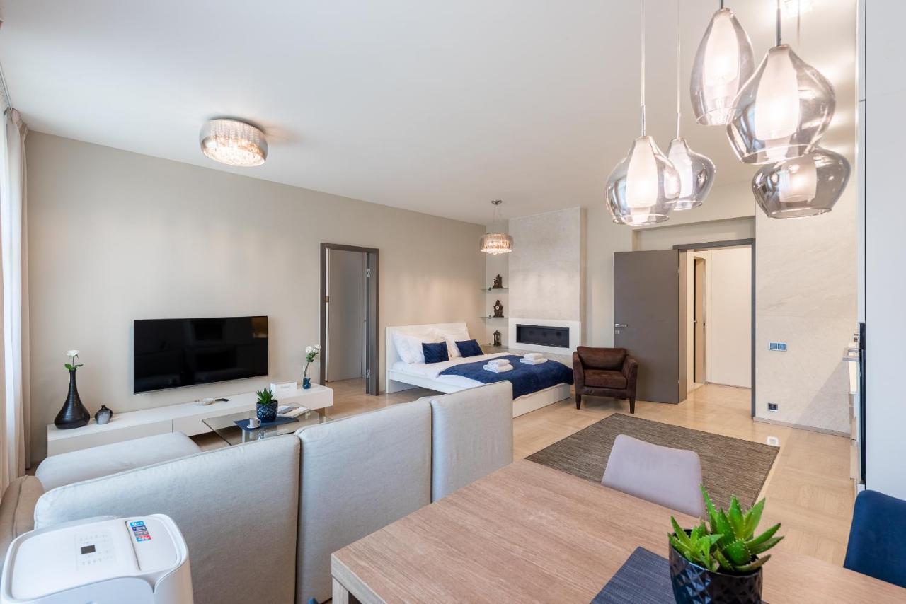 شقة New Luxury Apt With Ac&Parking In The Center Of براغ المظهر الخارجي الصورة