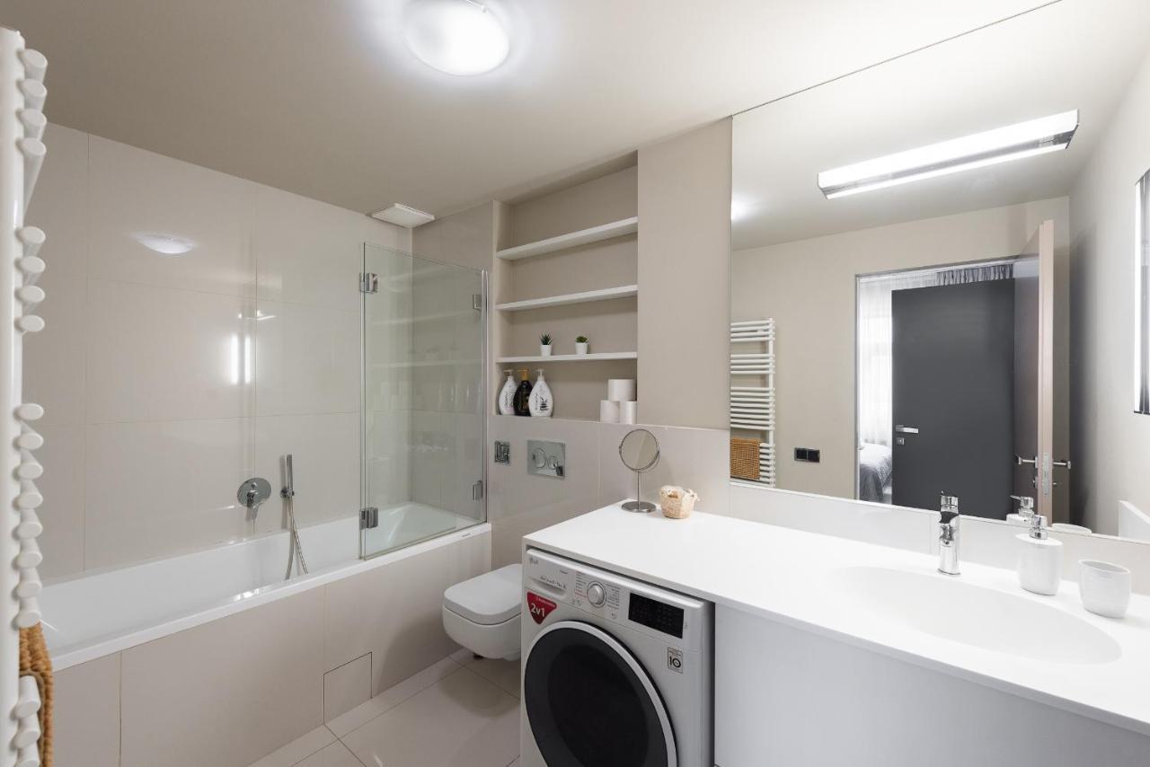 شقة New Luxury Apt With Ac&Parking In The Center Of براغ المظهر الخارجي الصورة