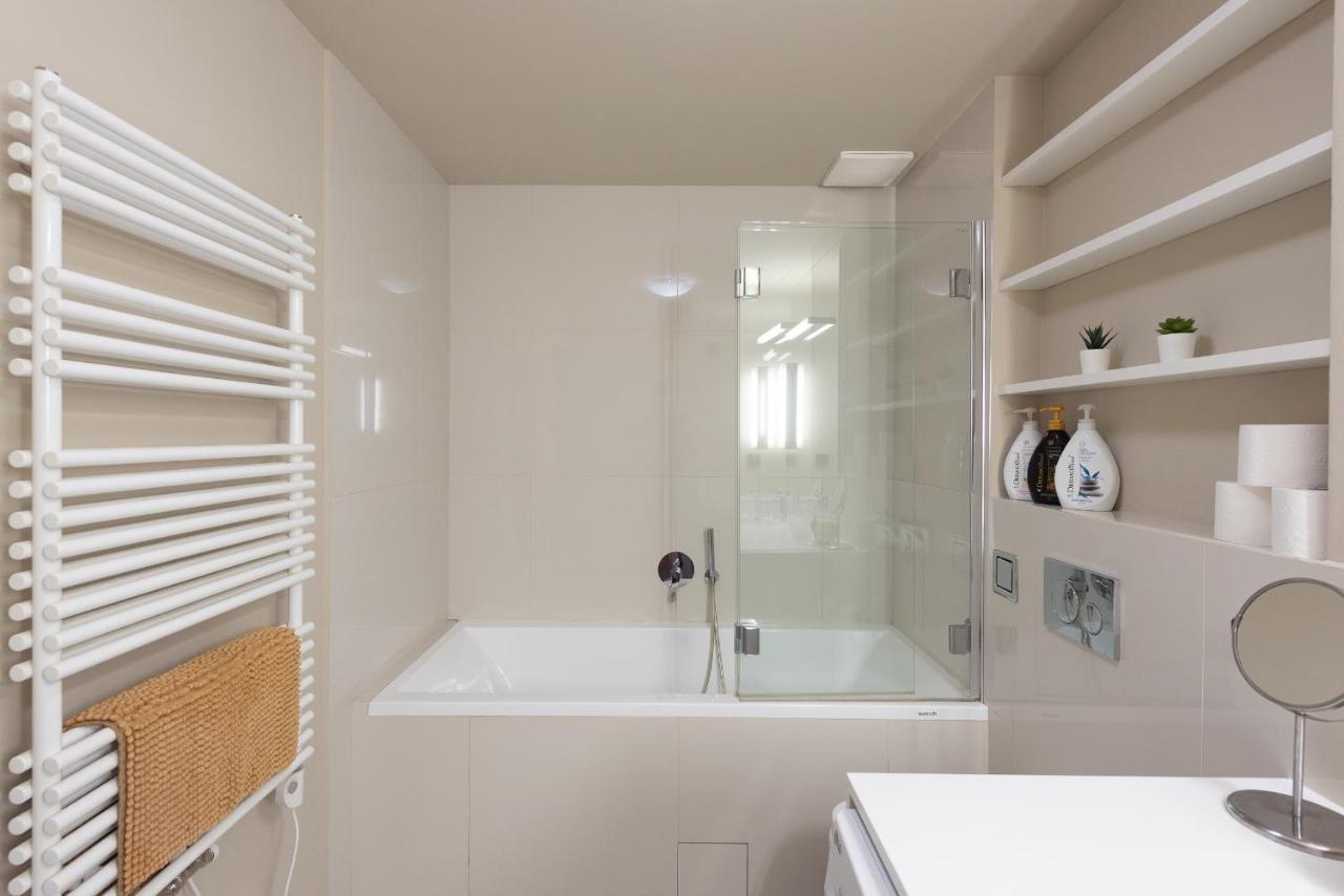 شقة New Luxury Apt With Ac&Parking In The Center Of براغ المظهر الخارجي الصورة