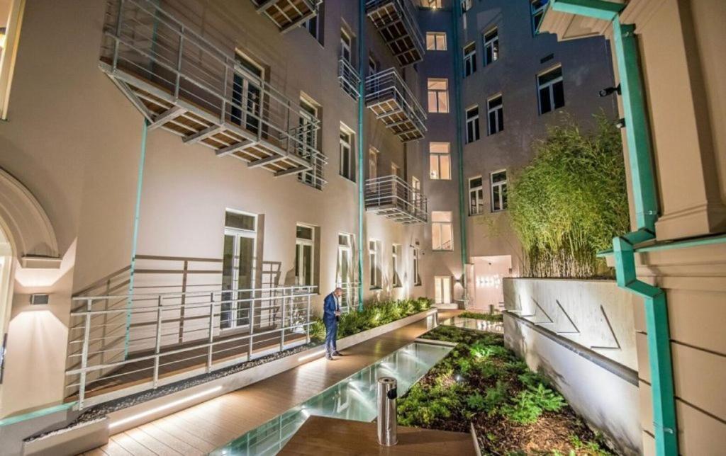 شقة New Luxury Apt With Ac&Parking In The Center Of براغ المظهر الخارجي الصورة